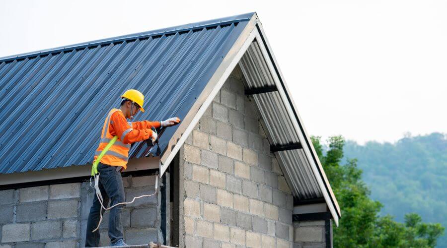 Professional gutter cleaning in Taylor, TX